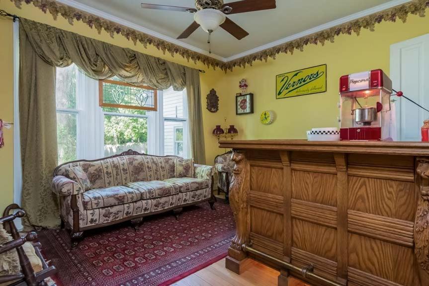 Kingsley House Bed & Breakfast - Full Home Fennville ภายนอก รูปภาพ