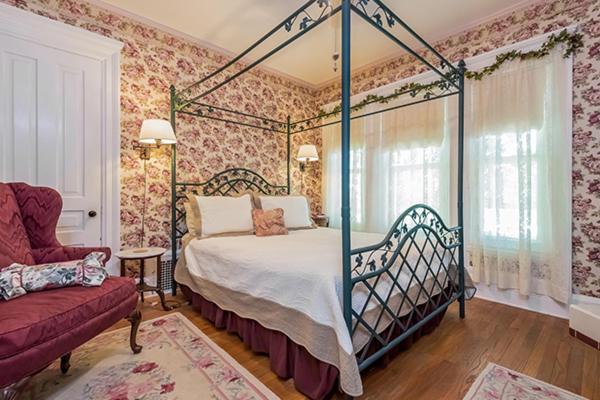 Kingsley House Bed & Breakfast - Full Home Fennville ภายนอก รูปภาพ